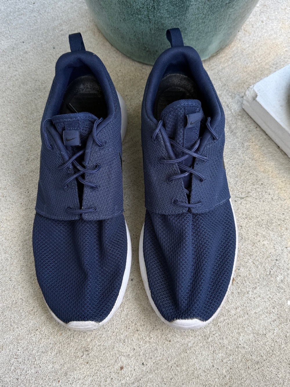 Nike Roshe Run sneakers in the "Midnight Navy" size 11